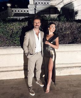 Özge Yagiz feet photo 18