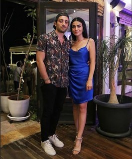 Özge Yagiz feet photo 17