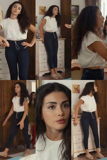 Özge Yagiz feet photo 5