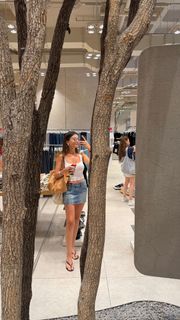 Özge Yagiz feet photo 1