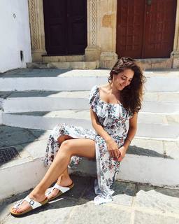 Özge Özacar feet photo 3