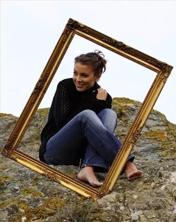 Özge Özberk feet photo 6