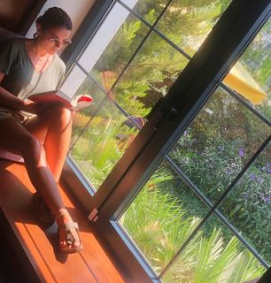 Özge Özberk feet photo 2