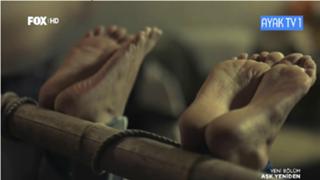 Özge Özpirinççi feet photo thumbnail