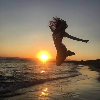 Özge Özpirinççi feet photo thumbnail