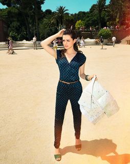 Özge Özpirinççi feet photo thumbnail