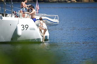 Özge Özpirinççi feet photo thumbnail