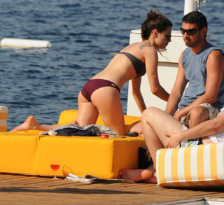 Özge Özpirinççi feet photo thumbnail