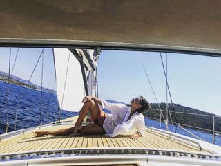 Özge Özpirinççi feet photo thumbnail