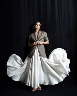 Özge Özpirinççi feet photo thumbnail