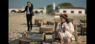 Özge Özpirinççi feet photo thumbnail