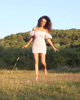 Özgü Kaya feet photo 2