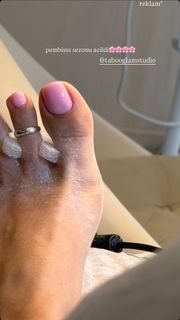 Özgü Kaya feet photo 16