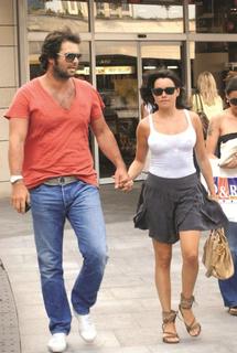 Özgü Namal feet photo thumbnail