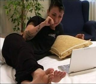 Özlem Tekin feet photo 10
