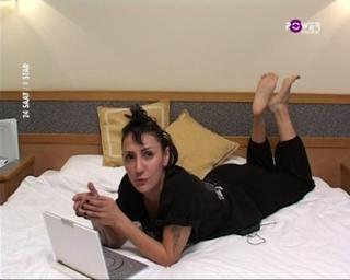 Özlem Tekin feet photo 6