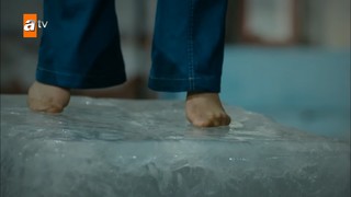 Özlem Yilmaz feet photo 3