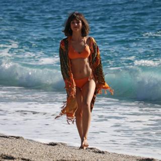 Úrsula Corberó feet photo thumbnail