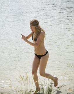 Úrsula Corberó feet photo thumbnail