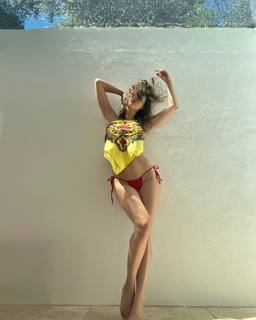 Úrsula Corberó feet photo thumbnail