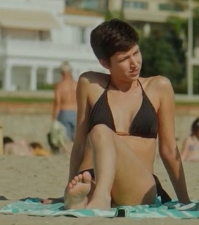 Úrsula Corberó feet photo thumbnail